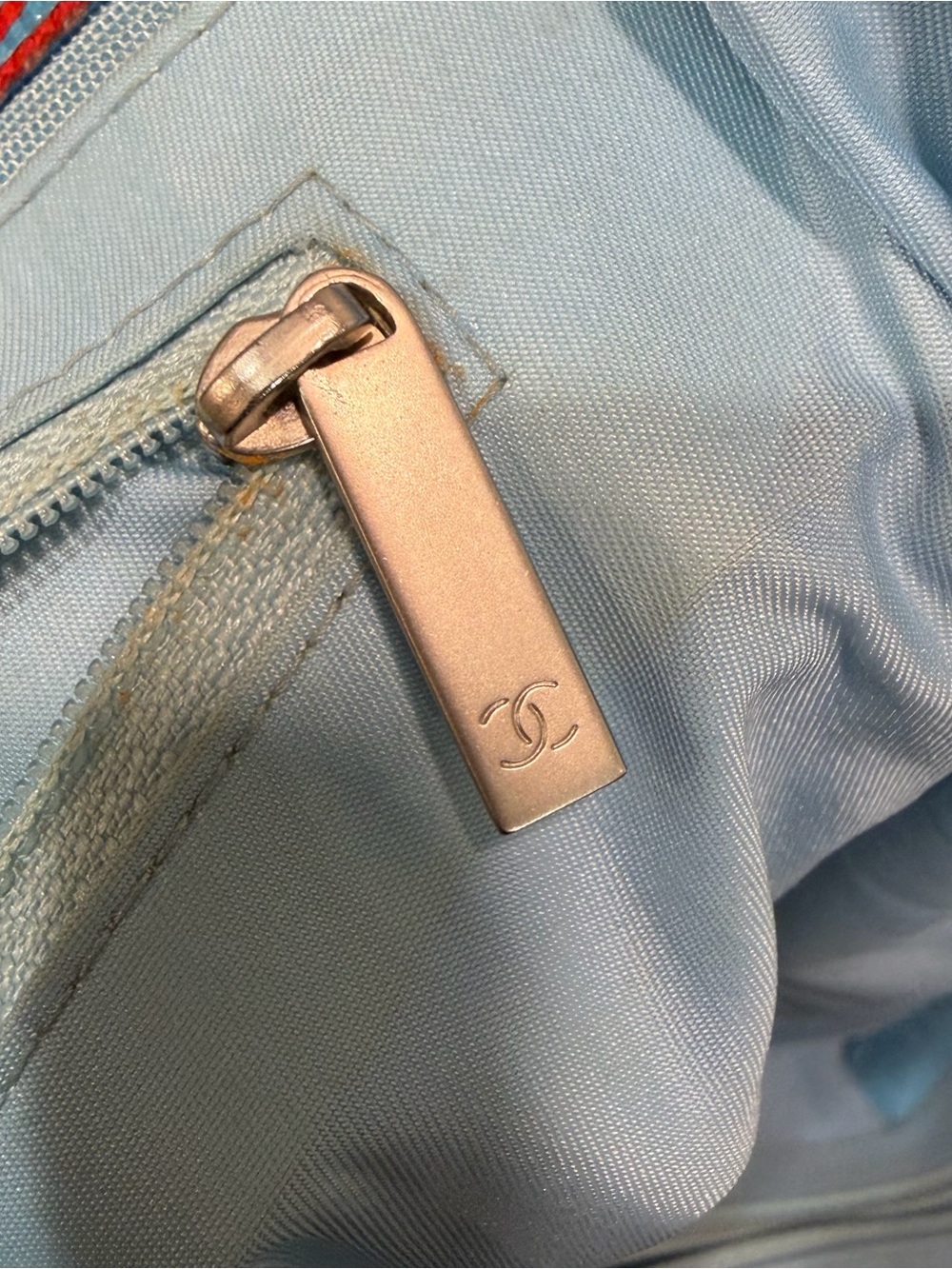 #106 CHANEL Blue Tote - Picture 11 of 14